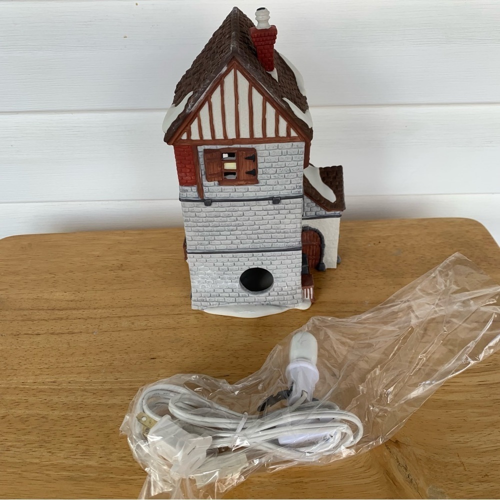 Department 56 Dickens Village "Poulterer" retired 1999 - Picture 2 of 2